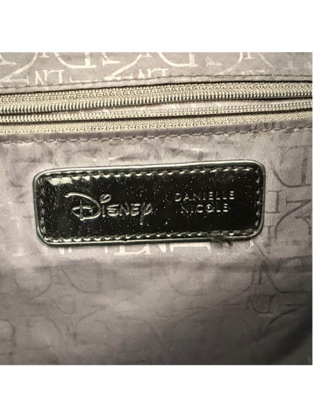 Disney Danielle Nicole Snow White Oversized Patent Tote Bag Rare Limited Edition - Picture 6 of 8